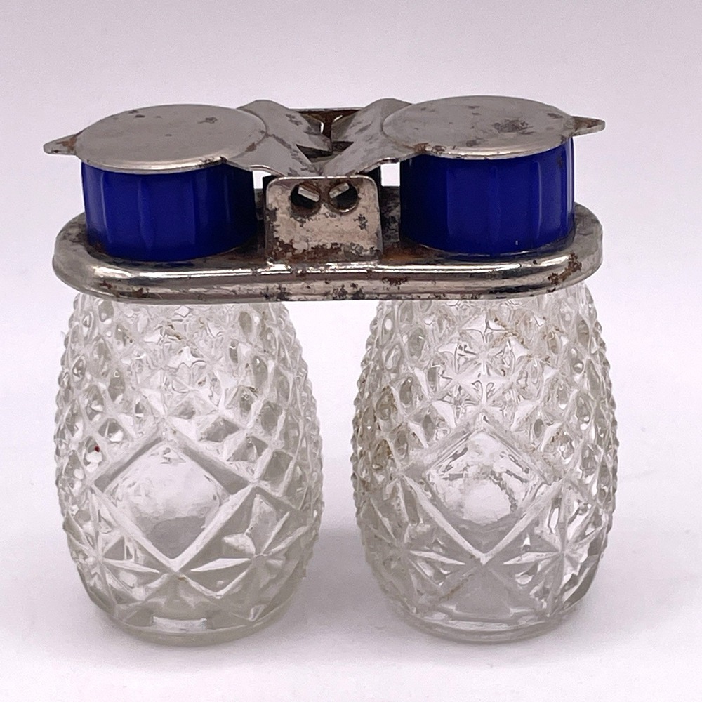 Vintage Mini Travel Salt And Pepper Shaker Metal Flip‎ Lid Glass Containers - Picture 2 of 6